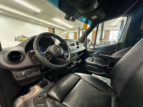 Used 2024 Mercedes-Benz Sprinter 2500 image 9