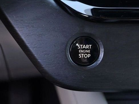 Used 2025 Nissan Murano SV image 18