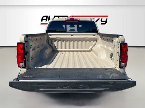 Used 2023 Chevrolet Colorado Z71 w/ Z71 Convenience Package 2 AWD/4WD image 24