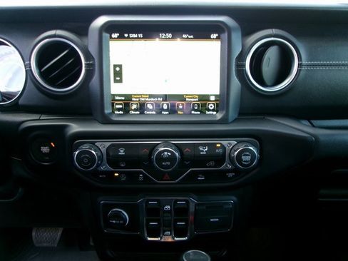 Used 2023 Jeep Gladiator Overland image 17