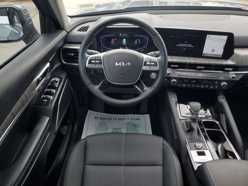 Used 2025 Kia Telluride EX w/ EX Captain's Chair Package AWD/4WD image 18