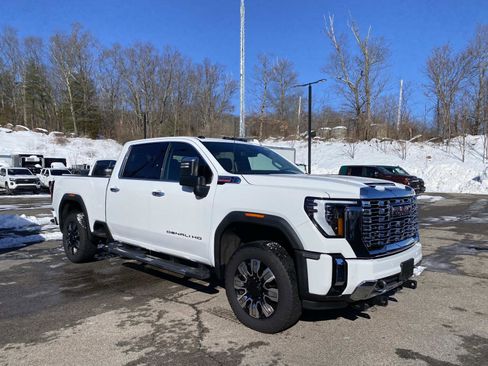 Used 2024 GMC Sierra 3500 Denali image 4