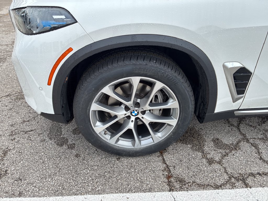 Used 2024 BMW X5 xDrive40i w/ Premium Package AWD/4WD image 11