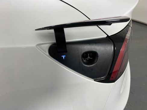 Used 2023 Tesla Model 3 Standard Range image 34