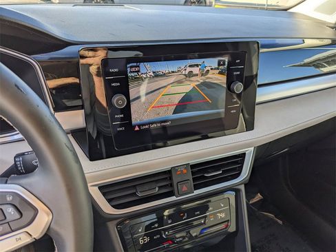 Certified 2025 Volkswagen Taos SE image 22