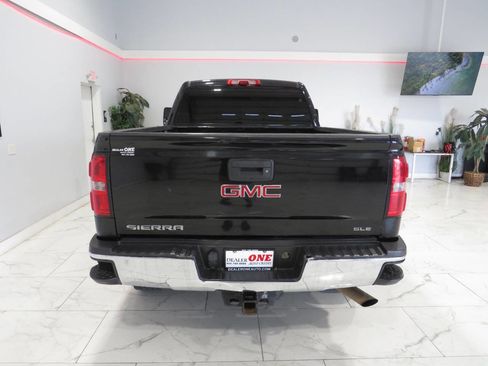 Used 2015 GMC Sierra 2500 SLE w/ SLE Preferred Package AWD/4WD image 5