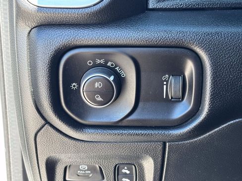 Used 2021 RAM 1500 Big Horn RWD image 31