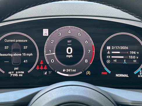 Used 2025 Porsche Cayenne image 25