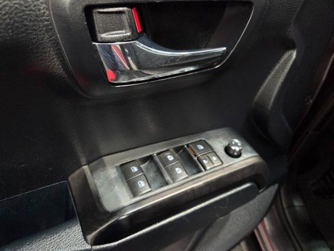 Used 2016 Toyota Tacoma TRD Sport image 36