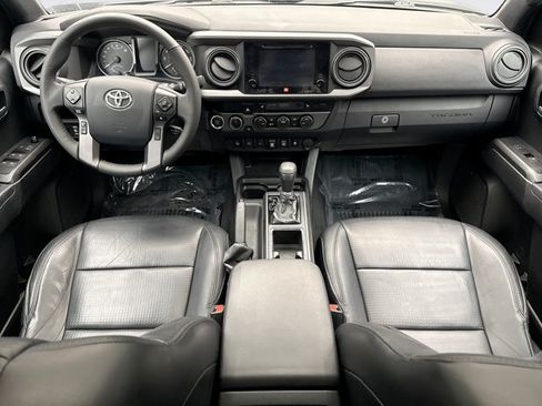 Used 2019 Toyota Tacoma TRD Sport AWD/4WD image 14