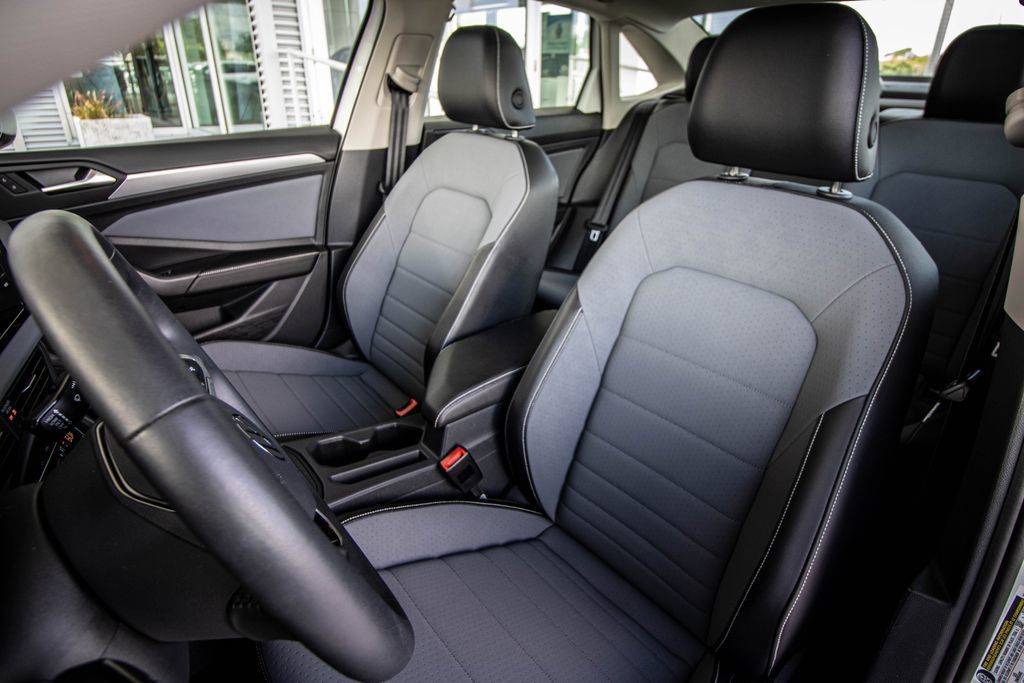 Certified 2026 Volkswagen Jetta SE FWD image 24