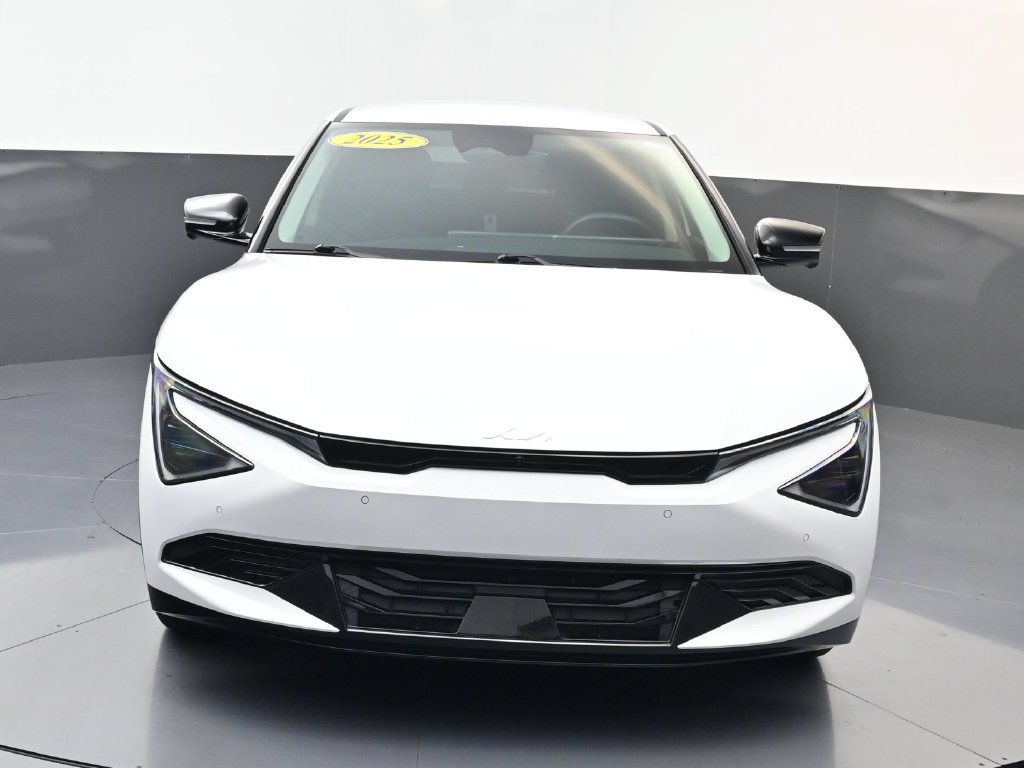 Used 2025 Kia EV6 Wind RWD image 8