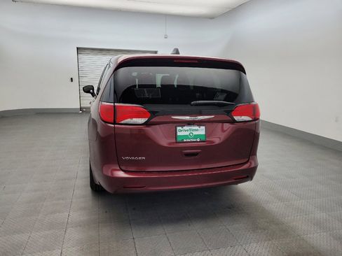 Used 2022 Chrysler Voyager LX FWD image 6