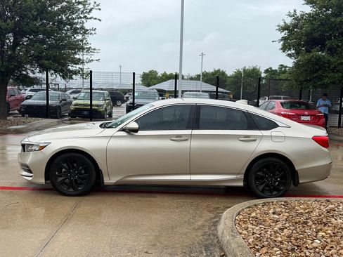 Used 2018 Honda Accord LX image 2