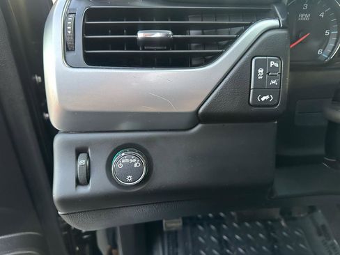 Used 2019 Chevrolet Suburban LT RWD image 36