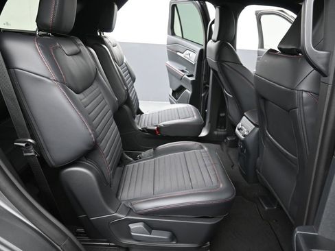 New 2026 Ford Explorer ST-Line w/ ST-Line Street Pack image 10