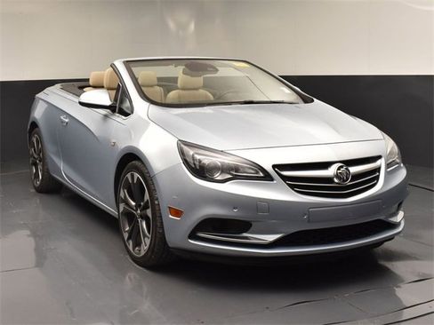 Used 2018 Buick Cascada Premium image 2