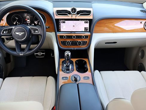 Used 2021 Bentley Bentayga image 4