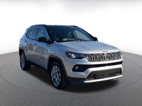 Used 2025 Jeep Compass Limited image 3