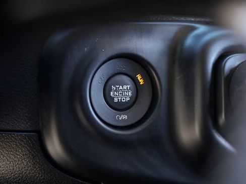 Used 2019 Jeep Wrangler Unlimited Sport S AWD/4WD image 32
