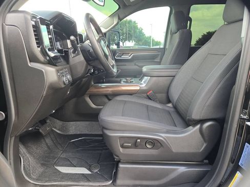Used 2025 Chevrolet Silverado 2500 LT w/ Trail Boss Package AWD/4WD image 9