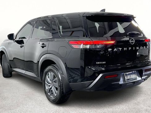 Used 2024 Nissan Pathfinder S image 17