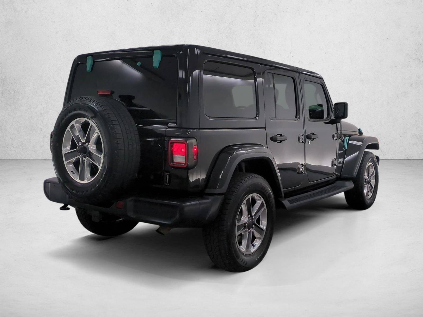 Used 2018 Jeep Wrangler Unlimited Sahara AWD/4WD image 5