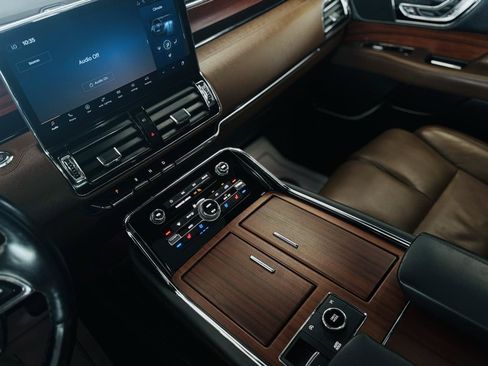 Used 2023 Lincoln Navigator Reserve w/ Monochromatic Package AWD/4WD image 59