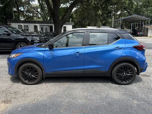 Used 2023 Nissan Kicks SV FWD image 2
