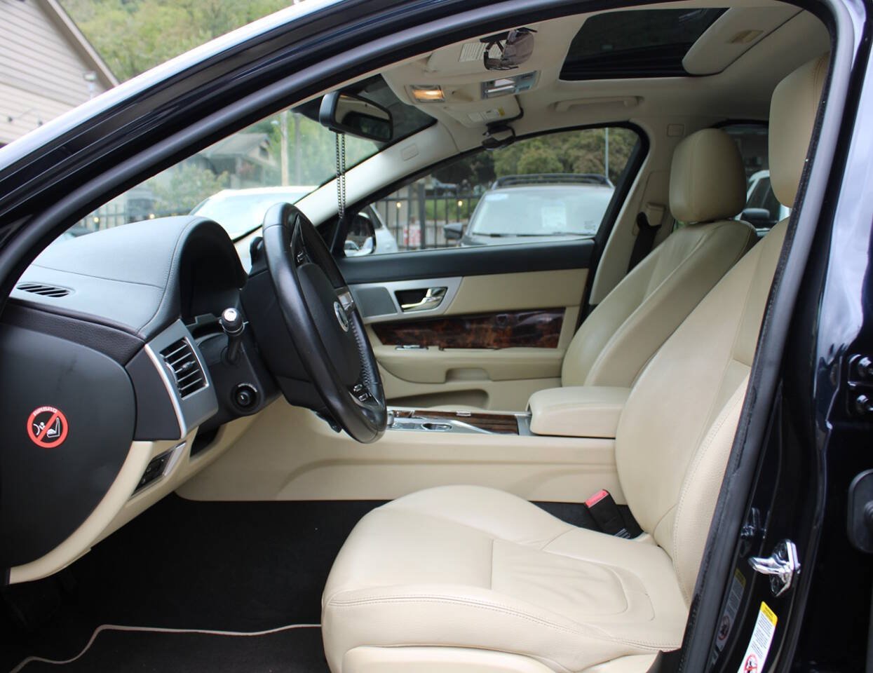 Used 2012 Jaguar XF RWD image 20