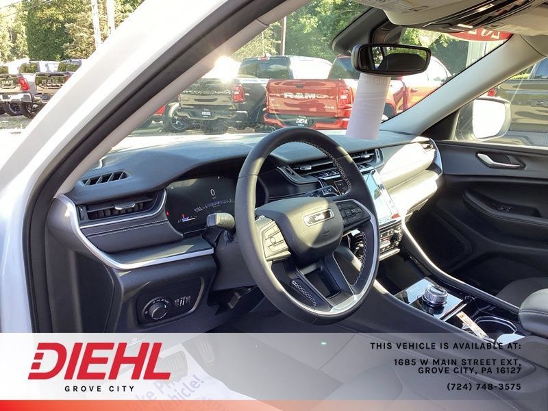 Used 2023 Jeep Grand Cherokee L Laredo w/ Luxury Tech Group I AWD/4WD image 28