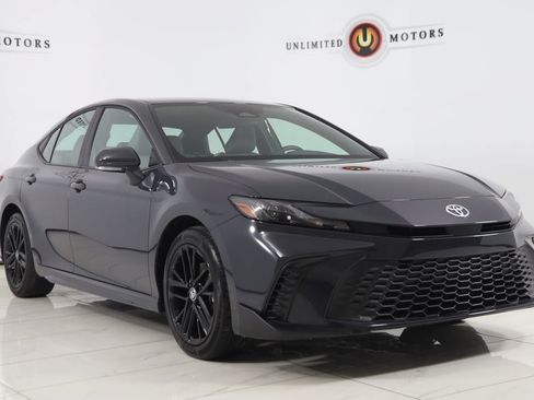 Used 2025 Toyota Camry SE image 18