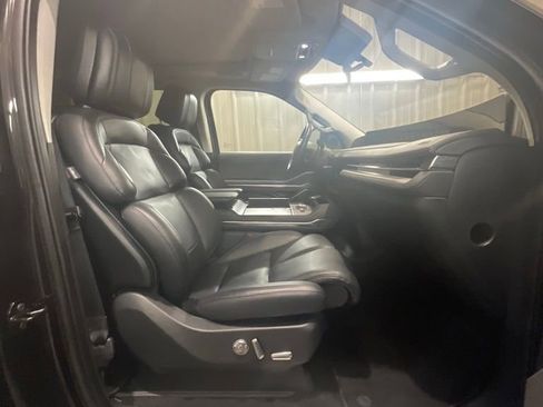 Used 2025 Lincoln Navigator Reserve AWD/4WD image 13