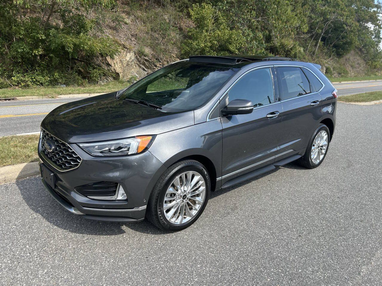Used 2020 Ford Edge Titanium w/ Equipment Group 301A AWD/4WD image 2