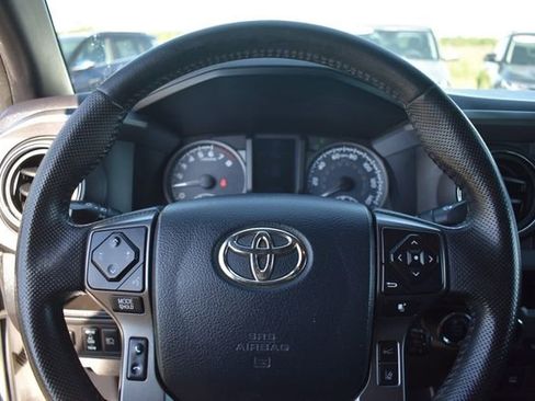 Used 2018 Toyota Tacoma TRD Off-Road AWD/4WD image 25