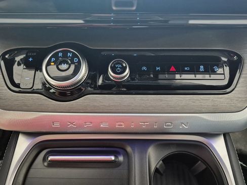 Used 2025 Ford Expedition Max Platinum AWD/4WD image 42