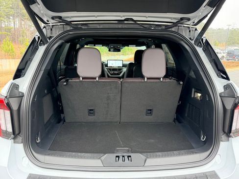 New 2026 Ford Explorer Platinum image 15