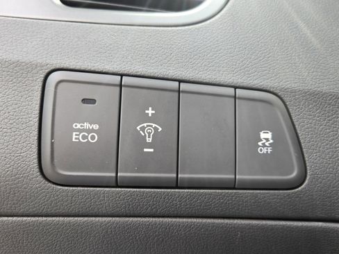 Used 2014 Hyundai Elantra SE FWD image 19
