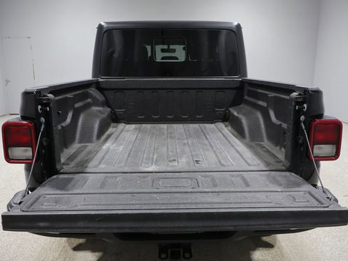 Used 2023 Jeep Gladiator Sport image 5