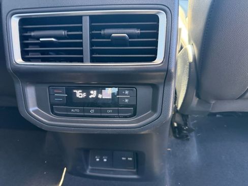 Used 2024 Volkswagen Atlas SE image 16