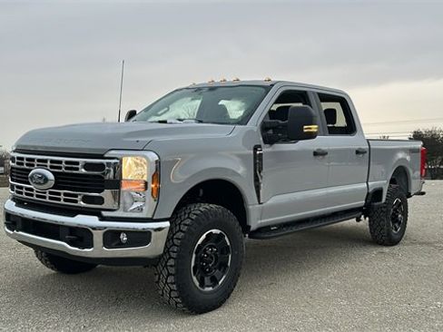 New 2026 Ford F350 XLT w/ Tremor Off-Road Package image 2