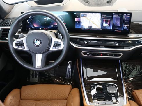 Used 2023 BMW X7 xDrive40i w/ M Sport Package image 21