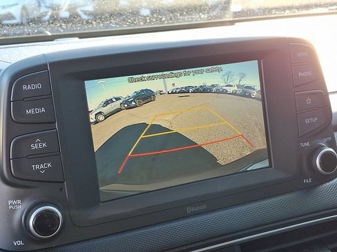 Used 2021 Hyundai Kona SE image 18