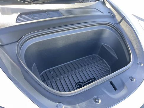 Used 2021 Tesla Model Y Long Range image 37