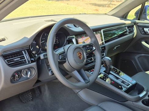 Certified 2026 Porsche Macan AWD/4WD image 4