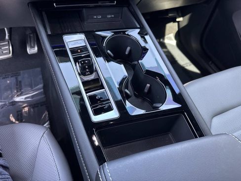 Used 2025 Volkswagen Atlas Cross Sport SEL R-Line image 27