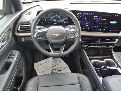 Used 2026 Chevrolet Traverse LT AWD/4WD image 4