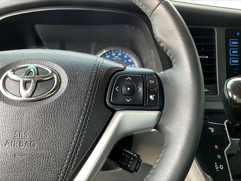 Used 2017 Toyota Sienna XLE Premium AWD/4WD image 11