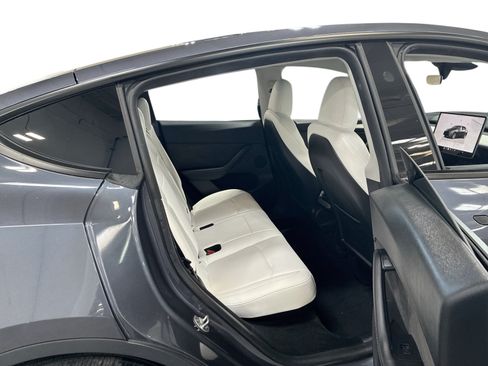 Certified 2023 Tesla Model Y Long Range AWD/4WD image 11