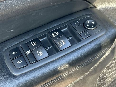 Used 2018 Jeep Grand Cherokee Laredo RWD image 18